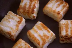 一起来蒸热腾腾的萝卜糕吧，再也不用买了，配方和做法都给你图片