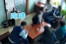 又是跪地讨好又是大声咆哮！团伙利用字画诈骗多名老人700万图片