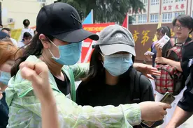 张子枫高考成绩曝光，语文98，综合131，数学成绩太儿戏了图片