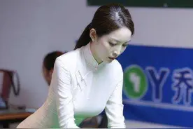 她是最美台球裁判，因穿旗袍执裁走红，三围尺寸饱满引关注图片