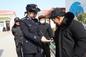 平安守护|  太康一88岁老人拿到了人生第一个证件，还添了一个警察闺女图片