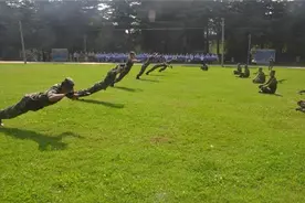 河南省三门峡市湖滨区人武部：孩子们走进军营，国防教育从小抓起图片