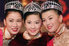 港姐李明慧与百亿富豪老公秀恩爱，儿女双全生活幸福，不输翁嘉穗图片