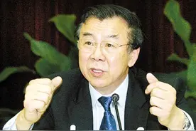 郎平一生恩师袁伟民！82岁高龄身体康健，潜心钻研书法图片