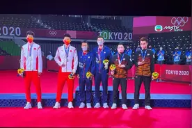 羽毛球男双，你可害臊图片