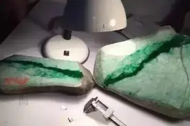 绿带的出现， 往往都是行家估计翡翠原石涨还是垮图片