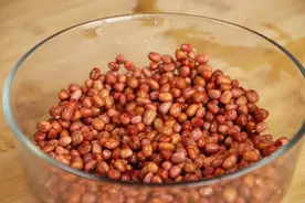 红豆加1碗面粉，不用蒸不用油炸，锅中一烙，开锅瞬间口水直流图片