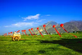 敕勒川再现“风吹草低见牛羊”图片