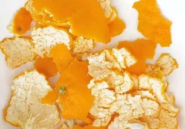 猪场老板自制添加剂喂猪，轻松解决猪场常见难题，省钱又高效！