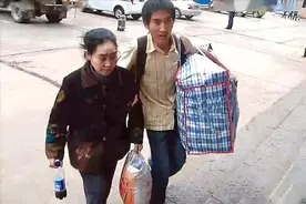 那个背“疯母”上大学的男孩，13年后怎么样了？图片
