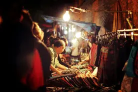 大佬们摆过的地摊：马云卖鲜花，柳传志卖冰箱，任正非卖保健品（赠地摊财富秘籍）图片