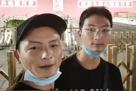 湖南高考文科第一名带妈妈遗照上清华图片