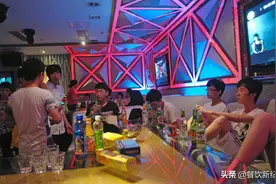 为何KTV服务员老是隔几分钟，就往包间瞧一下？离职员工揭内幕图片
