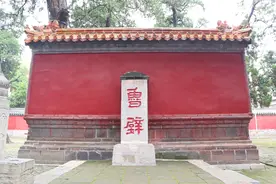 曲阜孔庙里，游人全然不知“鲁壁”，如此参观态度，岂不白来了图片
