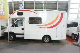 一款小众的依维柯自动挡C型房车，价格是最大的特点图片