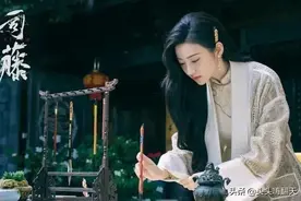 “胸袭”港媒10年后，柳岩再汹涌上阵，揭开网剧大尺度后隐性规则图片