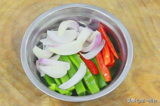 新鲜鱿鱼怎么炒好吃又嫩 2026年炒鱿鱼三放三不放