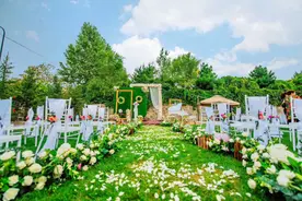 实拍东北户外小型婚礼，新娘漂亮，现场更有特色图片