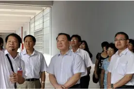 如果你的孩子考试考了满分，请不要只是表扬，他可能更需要鼓励图片