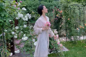 张馨予晒私家花园，打扮精致连茶杯都好华丽，大片花海像公园图片