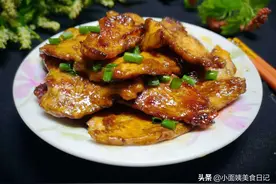 夏天，鸡肉切片一腌一煎，出锅香味扑鼻，鲜嫩多汁一点也不柴图片