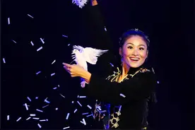 魔术：变鸽子魔术的窍门在哪里？原来关键是一藏和一开图片