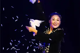 魔术：变鸽子魔术的窍门在哪里？原来关键是一藏和一开图片