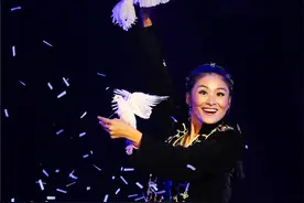 魔术：变鸽子魔术的窍门在哪里？原来关键是一藏和一开图片