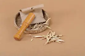 爱揉眼睛，可能要降肝火图片