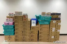 海关联手治安警捣破水客活动供货点的店铺，带走14人图片