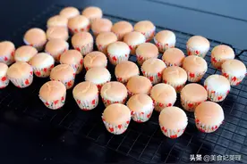迷你乳酪蛋糕，一口一个小巧玲珑真可爱，2个鸡蛋做一堆，超简单图片