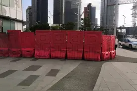 未经批准还敢占道施工？交警部门已对涉事公司进行处罚图片