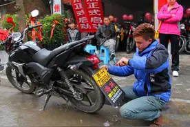 摩托车为什么不允许上高速？交警：满足这几个条件，随便上图片