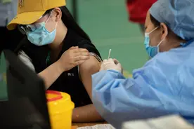 近日郑州新到逾百万剂次新冠疫苗，疾控中心提醒市民尽快完成全程免疫图片