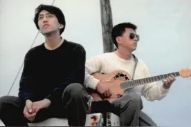 1996年，“摘下”眼镜的林志炫是名工人，一场大火改变了他的命运图片