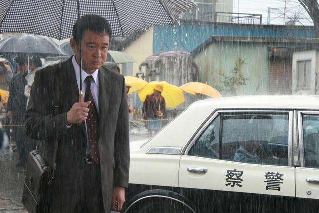 《白夜行》直击人性丑恶之源，比《少年的你》无根的校园欺凌深刻