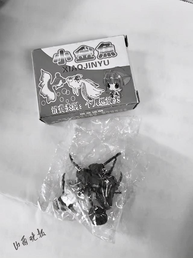 摔炮在淘宝上叫什么（太原不少学校周边摊贩售卖三无摔炮）