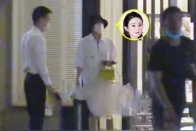 赵丽颖首次带子露面，儿子脑门大正脸像妈妈，保姆陪护不见冯绍峰图片