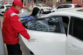 “兵哥哥”做代驾，送准妈妈产检！图片