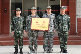 军徽映警徽 同筑强军梦图片