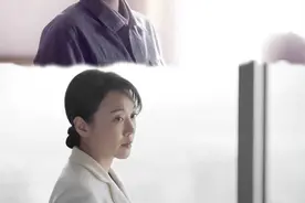 闫妮与女儿同戏不同框！女儿演技进步明显，中戏毕业天赋不输妈妈图片
