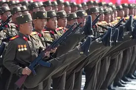 细品朝鲜阅兵的高抬腿图片