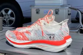 安踏碳板跑鞋来了！中底堪比䨻，价格便宜不少，下半年看安踏图片