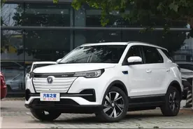 长安CS55纯电版：218马力+10.25英寸双联屏，SUV落地不到17万图片