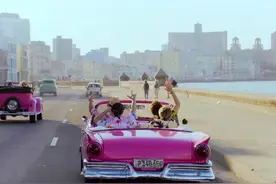 做周杰伦的女孩，除了要能喝Mojito，还要会穿花衬衫图片