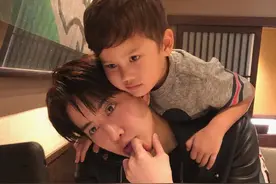 泰国当红男星Mike向法院申请对儿子的共同抚养权图片