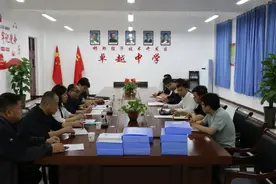 市教育局、区文教局领导莅临我校检查指导工作图片