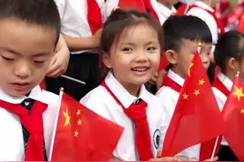 @所有人：快晒出你手里的照片视频，一起拼出这份“成长纪念册”图片