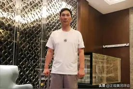 郑州退役特种兵雨中连救五人，呼应着全城凡人英雄图片