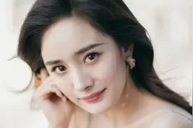 杨幂被“忽悠”去演了林心如身边一个小配角，没想到却成了经典图片